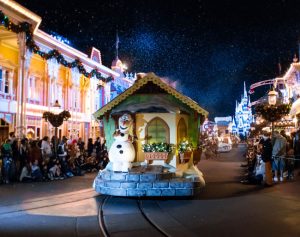 4 tips to effectively navigate Mickey's Very Merry Christmastime parade during the holidays at Walt Disney World.