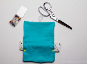 Travel with your electronics in style and learn how to make your very own fabric tablet case with this easy-to-follow tutorial!