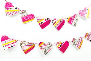 Washi Tape Heart Garland | Valentine's Day Craft | Holiday Crafts | Holiday Decor | Washi Tape Crafts | Washi Tape | Paper Crafts