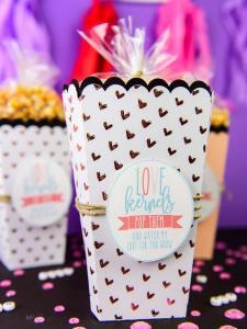 Valentine Popcorn Gift Bags - After Christmas I'm all candied out, so I tend to snack on popcorn instead. We typically don't pop our own but I couldn't resist trying it just so I could make these Crazy Ex Girlfriend inspired popcorn gift bags!